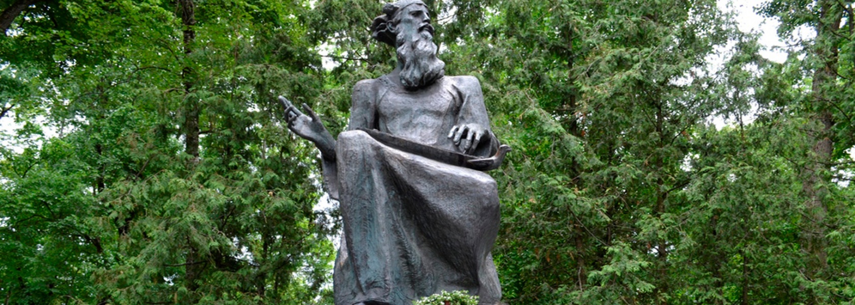 Памятник Бояну - древнерусскому поэту, город Трубчевск