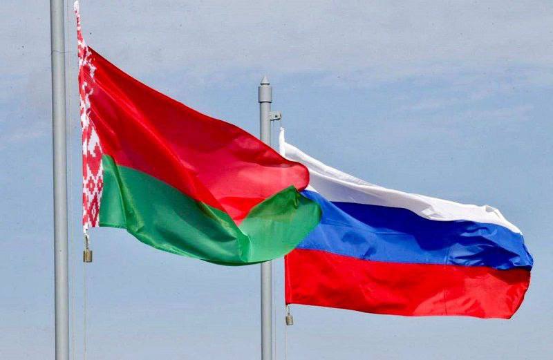 Дорогие друзья! От всего сердца поздравляем вас с 25-летием со дня подписания договора об образовании Союзного государства! 