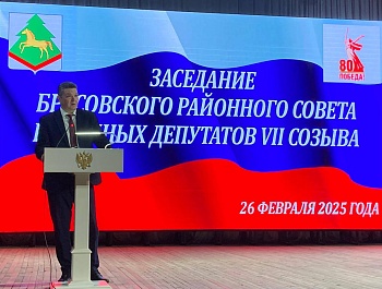 Исполнительный директор Ассоциации «Совет муниципальных образований Брянской области» вручила сотрудникам администрации Брасовского района почётные грамоты