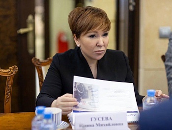 Провела рабочую встречу с заместителем начальника Управления Президента Российской Федерации по внутренней политике Евгением Грачевым и сопредседателем Всероссийской ассоциации развития местного самоуправления (ВАРМСУ) Ириной Гусевой