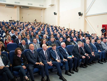 Врио Губернатора Брянской области Егор Ковальчук наградил лауреатов и участников всероссийской премии «Служение»