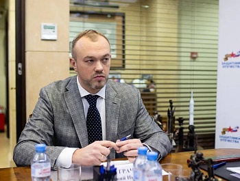 Провела рабочую встречу с заместителем начальника Управления Президента Российской Федерации по внутренней политике Евгением Грачевым и сопредседателем Всероссийской ассоциации развития местного самоуправления (ВАРМСУ) Ириной Гусевой