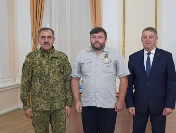  Главам приграничных муниципальных образований Брянщины вручили медали Министерства обороны
