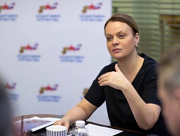 Провела рабочую встречу с заместителем начальника Управления Президента Российской Федерации по внутренней политике Евгением Грачевым и сопредседателем Всероссийской ассоциации развития местного самоуправления (ВАРМСУ) Ириной Гусевой