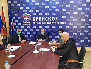 Размещаем стенограмму заседания Палаты городов-центров субъектов ОКМО, посвященного городским агломерациям, и проект резолюции