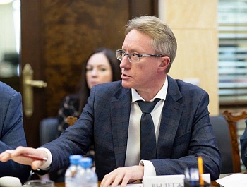Провела рабочую встречу с заместителем начальника Управления Президента Российской Федерации по внутренней политике Евгением Грачевым и сопредседателем Всероссийской ассоциации развития местного самоуправления (ВАРМСУ) Ириной Гусевой