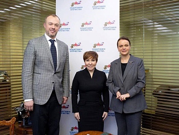 Провела рабочую встречу с заместителем начальника Управления Президента Российской Федерации по внутренней политике Евгением Грачевым и сопредседателем Всероссийской ассоциации развития местного самоуправления (ВАРМСУ) Ириной Гусевой