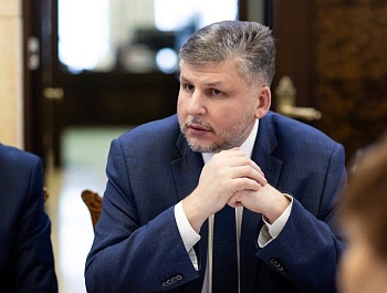 Провела рабочую встречу с заместителем начальника Управления Президента Российской Федерации по внутренней политике Евгением Грачевым и сопредседателем Всероссийской ассоциации развития местного самоуправления (ВАРМСУ) Ириной Гусевой
