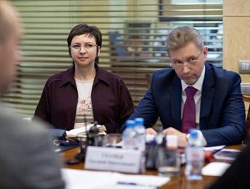 Провела рабочую встречу с заместителем начальника Управления Президента Российской Федерации по внутренней политике Евгением Грачевым и сопредседателем Всероссийской ассоциации развития местного самоуправления (ВАРМСУ) Ириной Гусевой
